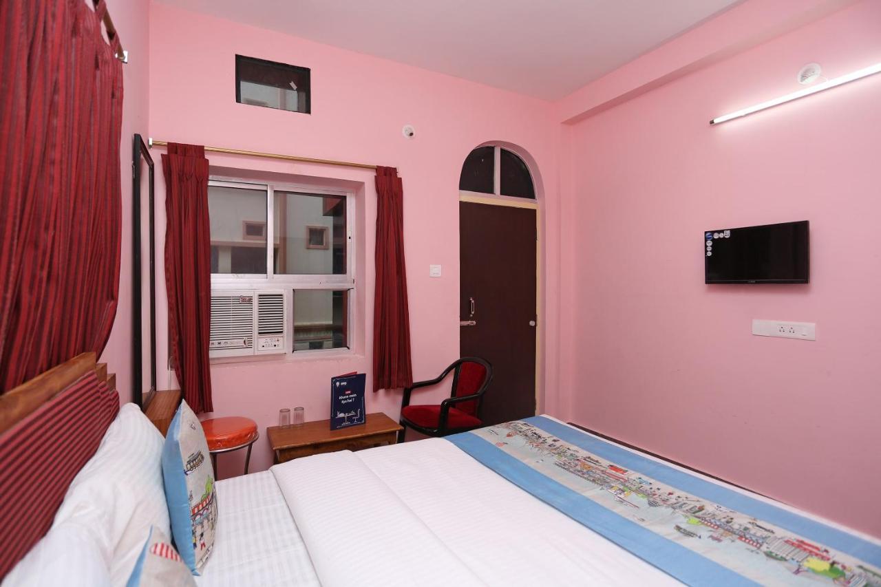 Oyo Hotel Balaram Palace Puri Buitenkant foto