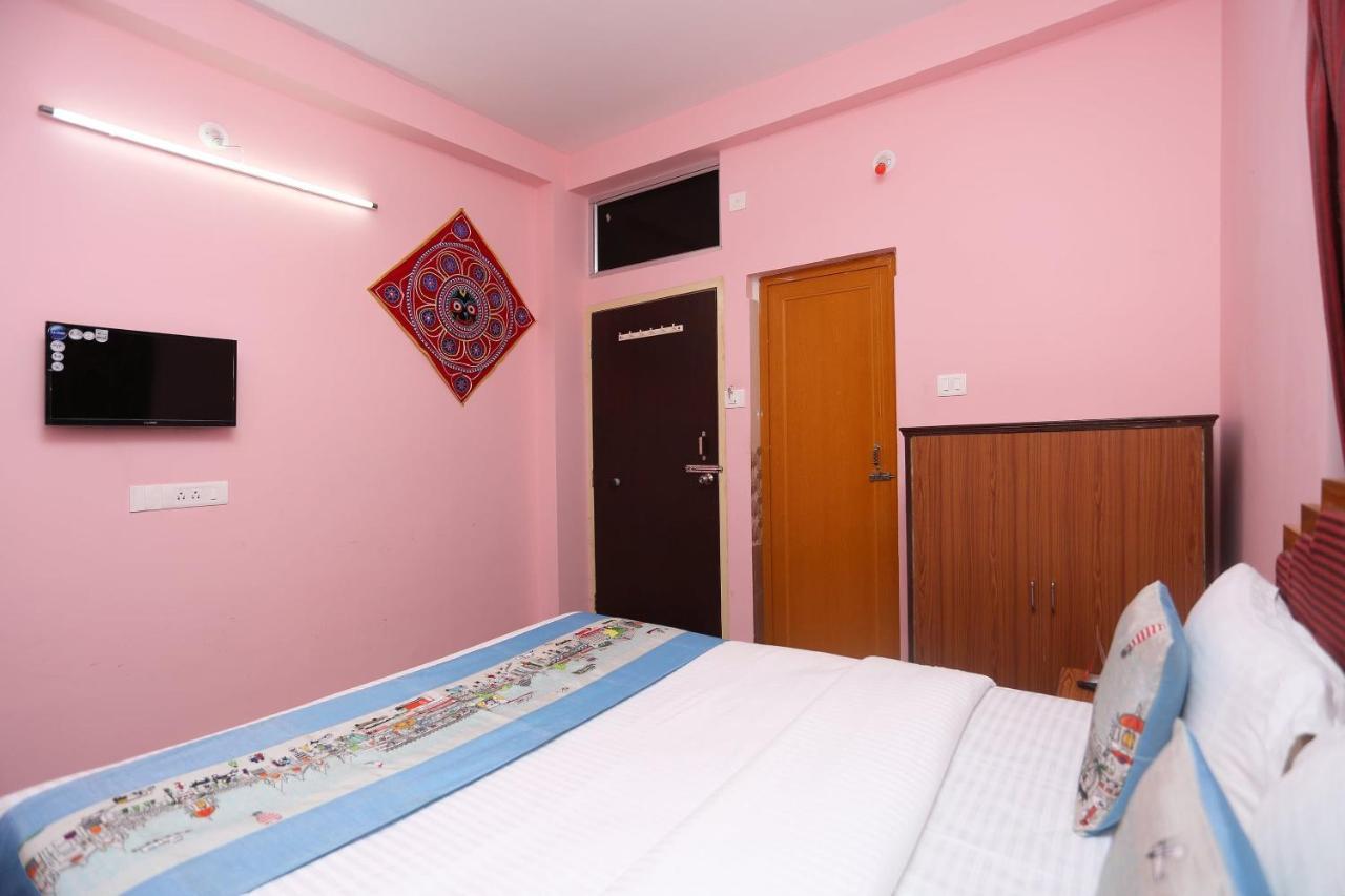 Oyo Hotel Balaram Palace Puri Buitenkant foto